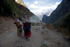 Between Tal and Dharapani