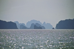 halong-bay-vietnam